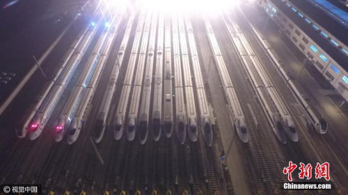 资料图：高铁“万箭齐发”势如“陆地航母”。 视觉中国