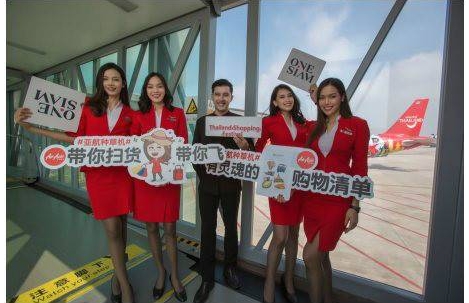 亚洲航空种草机启航，空姐万米高空猫步展示泰购魅力