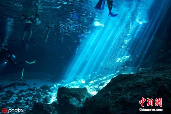 资料图：墨西哥有着世界上最著名的地下淡水洞穴，各种个样的地下水道每年吸引着无数潜水者和旅行者造访。Kirk Zhang 摄 图片来源：东方IC 版权作品 请勿转载
