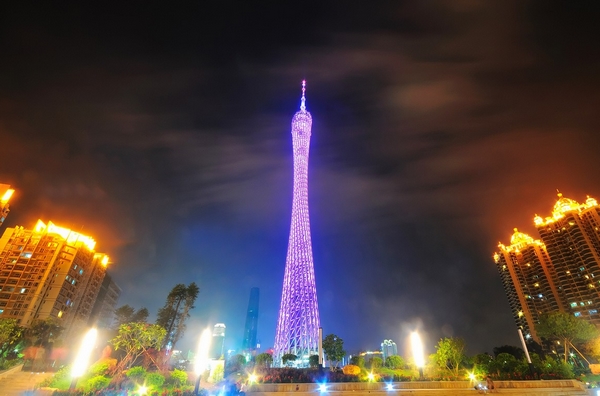 夜幕下的“小蛮腰”广州塔