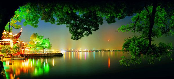 夜游西湖