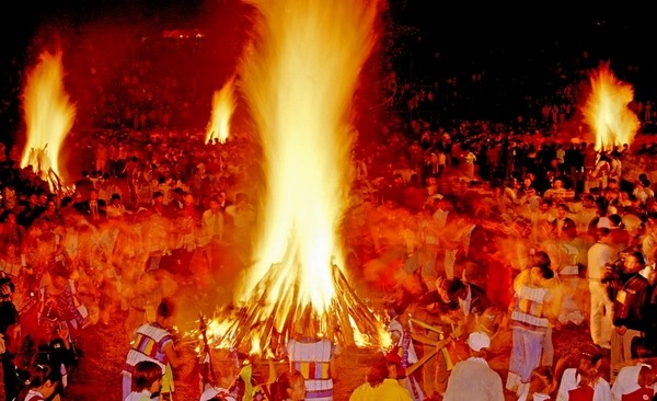 纳西族的火把节