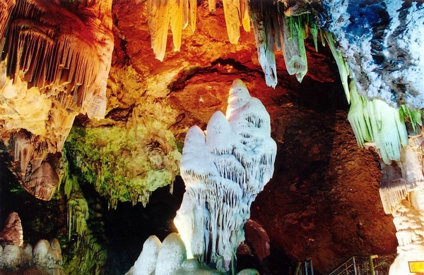 鸡冠洞里的叠罗汉