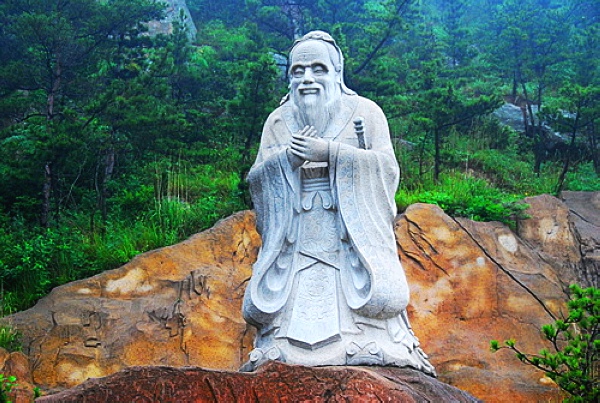 崂山上康成雕塑