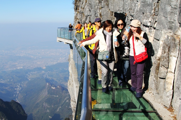 天门山玻璃栈道
