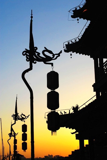 夕阳西下时古城墙